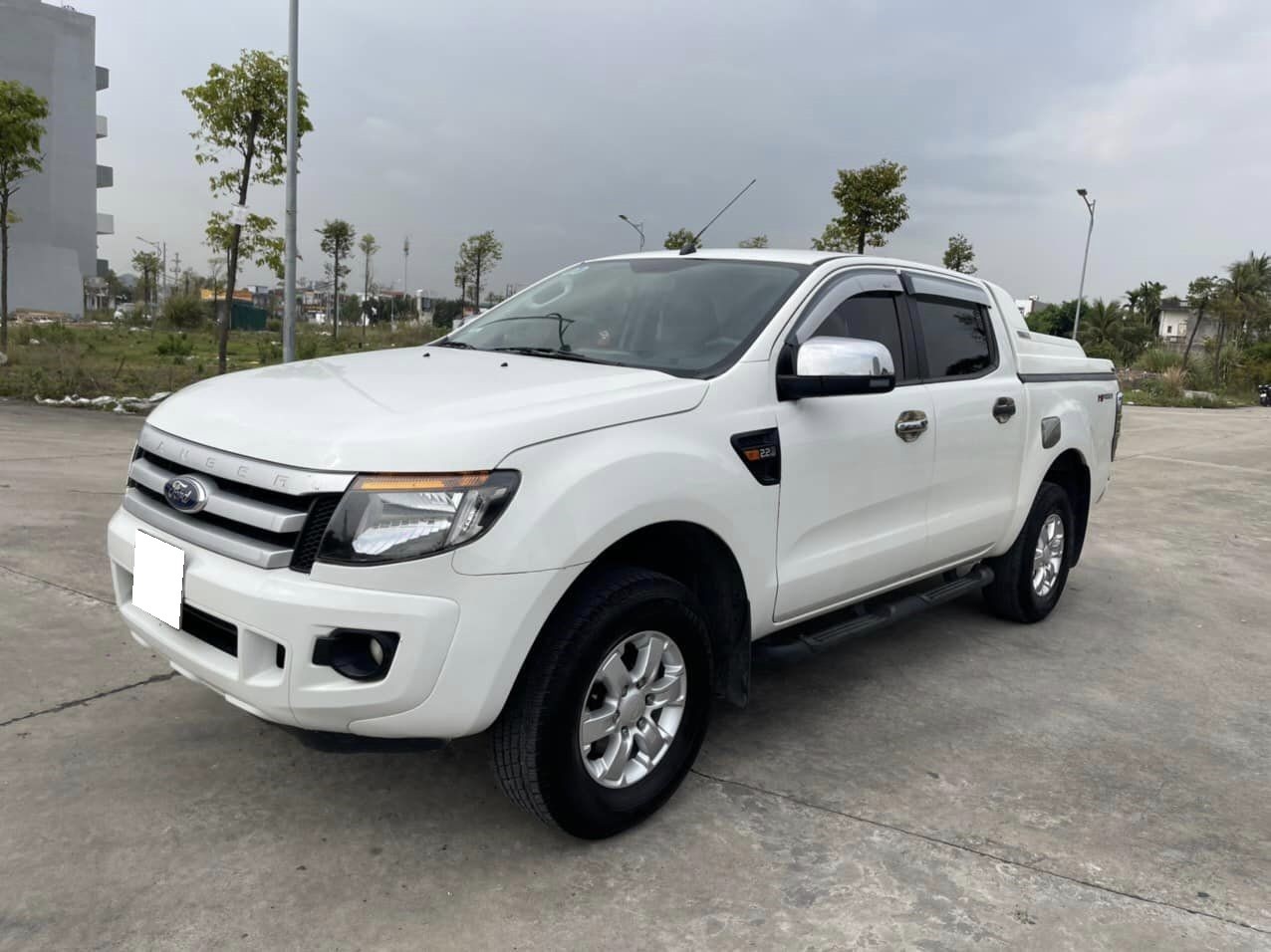 cần bán xe Ford Ranger 4x2 MT đời 2015