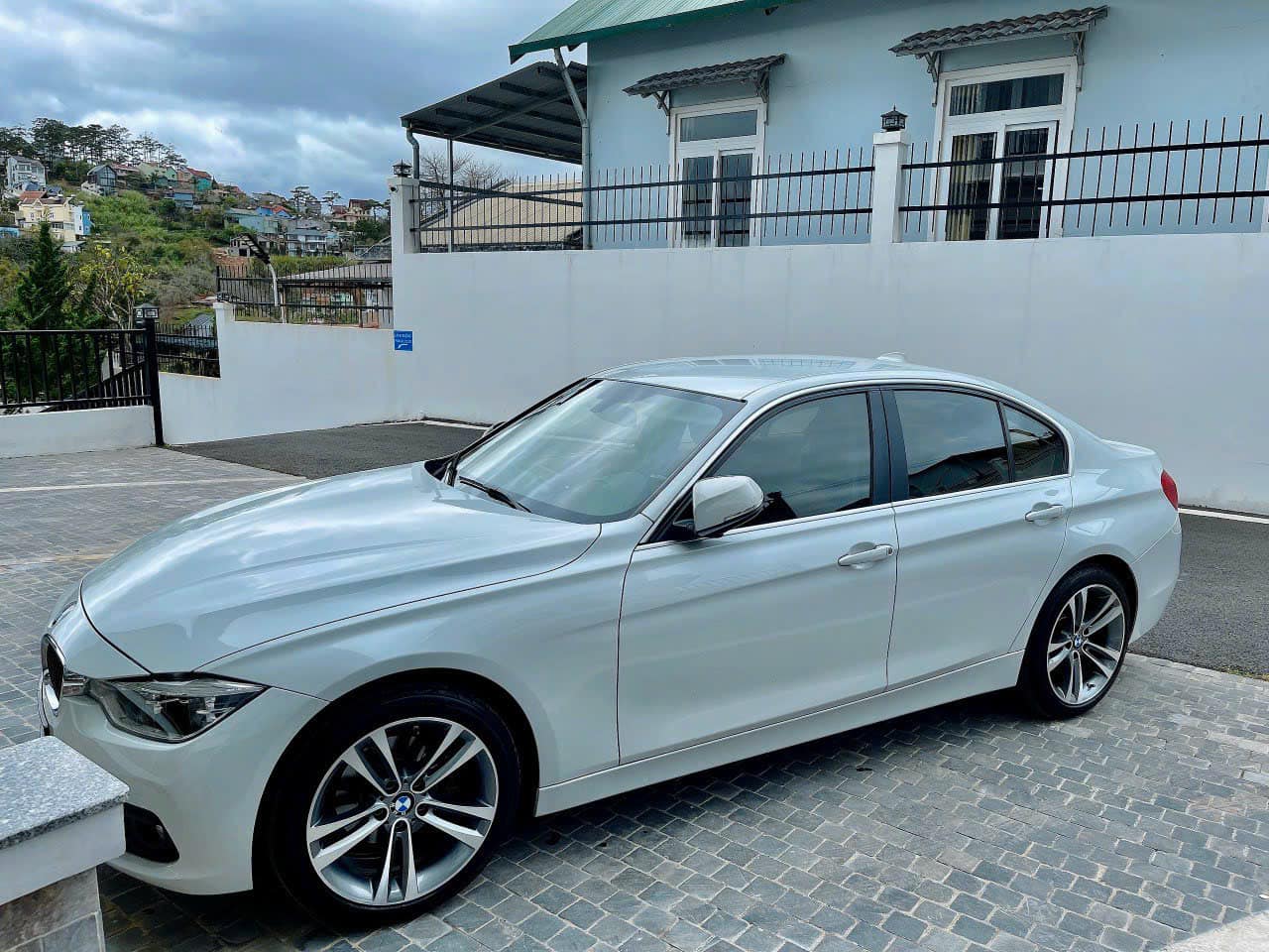 cần bán xe BMW 320i AT đời 2016