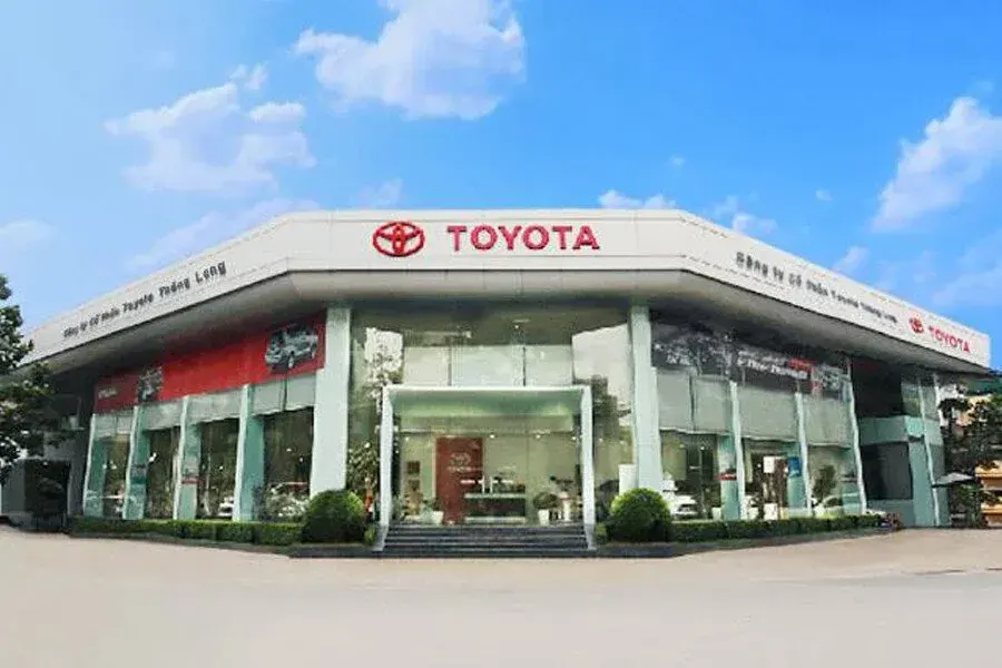 showroom toyota thang long 1