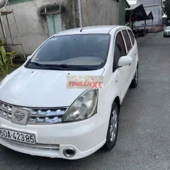 Nissan Grand Livina 2011 Trắng