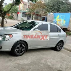 Hyundai Verna màu Bạc