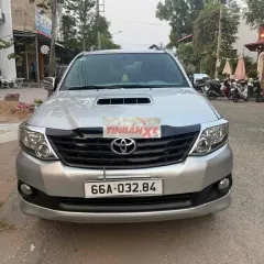 Toyota Fortuner 7 chỗ Bạc