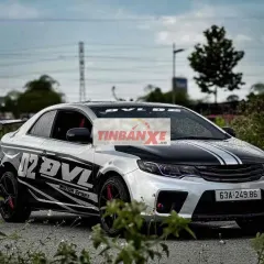 Kia Koup màu Bạc