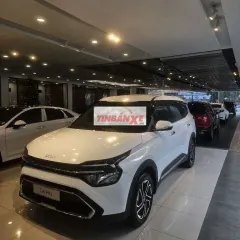 Kia Carens luxury giảm giá đến 46 triệu