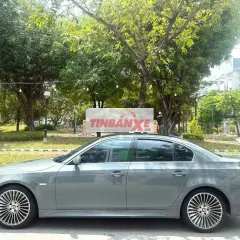 BMW 530i xám