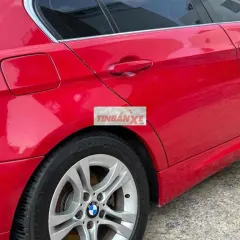 BMW 320i màu Đỏ