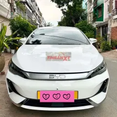 Xe điện BYD M6 màu Trắng