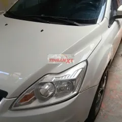 Ford Focus Trắng số tự động