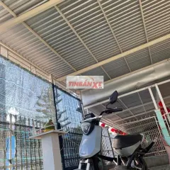 Xe máy điện Yadea màu Xám