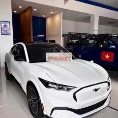 Ford Mustang Mach-E giao ngay ưu đãi lớn