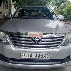 Toyota Fortuner 2.7 máy xăng 1 cầu