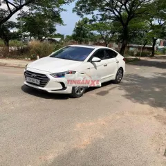 Hyundai Elantra Trắng Số tự động