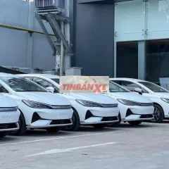 BYD M6 Trắng 7 chỗ