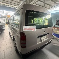 Toyota Hiace 2005 Van