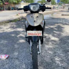 Revo 2012 , giấy tờ đầy đủ , xe đẹp liền lạc