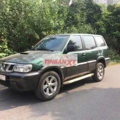 Nissan Terrano Xanh