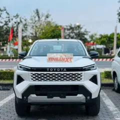 Toyota Hilux 2.8AT Pro - Tặng Bảo hiểm Thân Xe