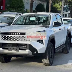 Toyota Hilux 2.8AT 4x2 Trắng