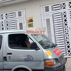Toyota Hiace 2002 Bạc