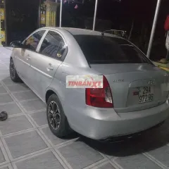 Hyundai Accent màu Bạc