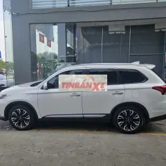 Mitsubishi Outlander CVT màu trắng 7 chỗ