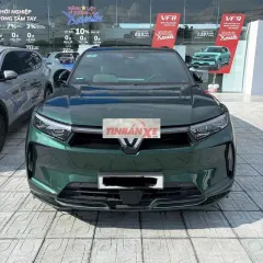 VinFast VF9 Plus Xanh