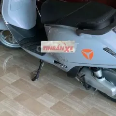 Xe máy điện Yadea Orla Xám