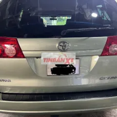 Toyota Sienna LE Xanh lá cây
