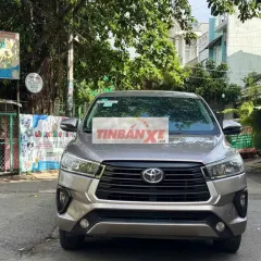 Innova 2023 MT màu đồng ánh kim, xe bỏ mẫu