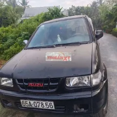 Isuzu 7 chỗ màu Đen