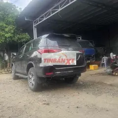 Toyota Fortuner màu Đen