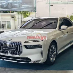 BMW 740i Pure Excellence Trắng 5 chỗ