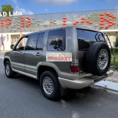 Isuzu Trooper SE Vàng cát 7 chỗ