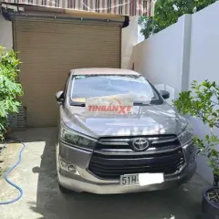 Toyota Innova 7 chỗ màu Đồng