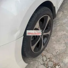 Kia Rondo Trắng Số sàn 276656 km