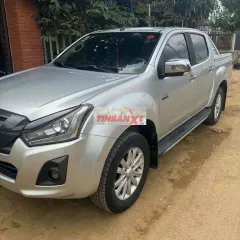 Isuzu Dmax 2028 Tự động 11000 km Bạc