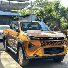 Toyota Hilux 2.8AT 4x4 Vàng đồng
