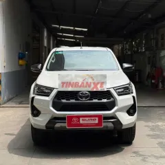Hilux 2024 2.4at trắng 28.077km (giá còn giảm)