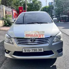 Toyota Innova E 7 chỗ màu bạc