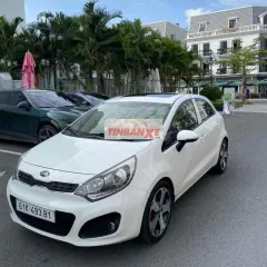 Kia Rio Hatchback Trắng 5 chỗ