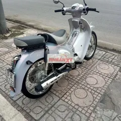 Honda Super Cub Cổ điển Trắng bạc