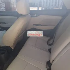 Hyundai Accent Trắng 5 chỗ
