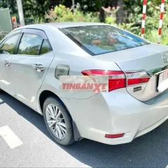 Toyota Corolla Altis 1.8 Số sàn 2015 Bạc