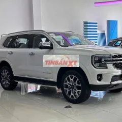 Ford Everest Titanium 4x4 Trắng 2025 mới 100%