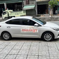 Hyundai Accent AT 2023 màu trắng, xe đi 4v km