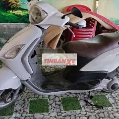 Piaggio Fly Trắng 2 chỗ