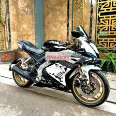 Yamaha R15 V3 2022 đã độ lên R1, lốp sau siêu to