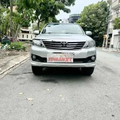 Toyota Fortuner mode 2013 Số sàn máy dầu Bạc 7 chỗ