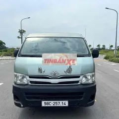 Toyota Hiace 2011 van 6 chỗ máy xăng