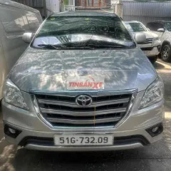 Toyota Innova G AT 2014 Tự động Bạc rin từ nắp cò